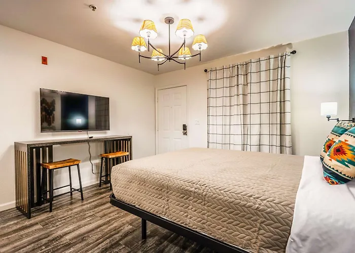 Apartment Chic Retreat In Tolleson For 2 Guests