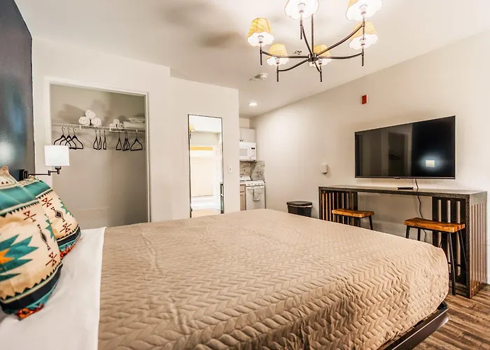 Chic Retreat In Tolleson For 2 Guests Apartment *