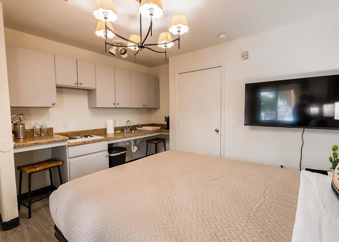 Chic Retreat In Tolleson For 2 Guests Apartment