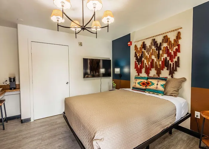 Apartment Chic Retreat In Tolleson For 2 Guests *