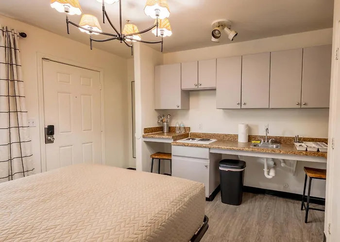 Chic Retreat In Tolleson For 2 Guests Cashion