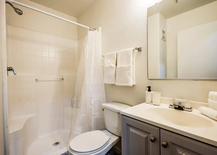 Chic Retreat In Tolleson For 2 Guests Cashion