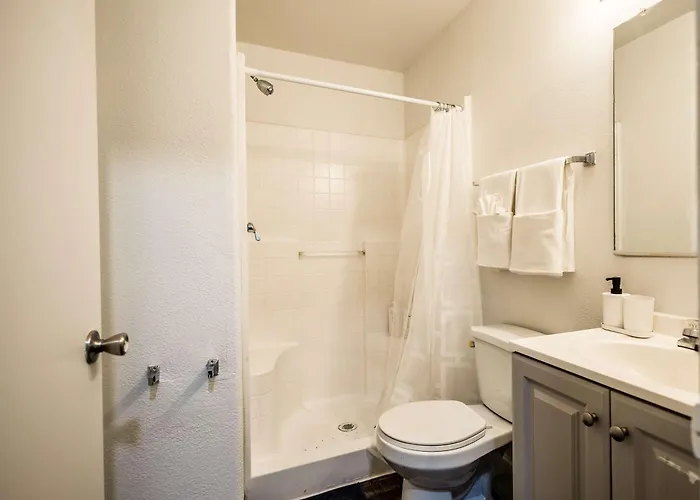 Apartment Chic Retreat In Tolleson For 2 Guests *