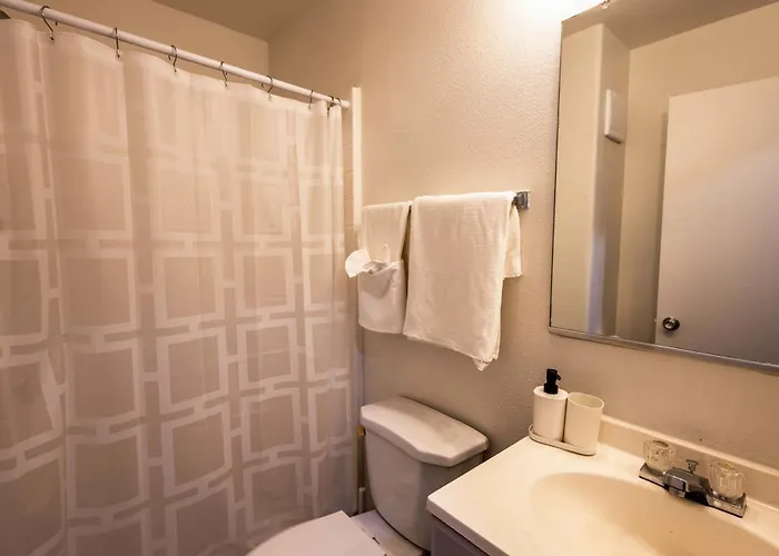 Chic Retreat In Tolleson For 2 Guests Apartment Cashion