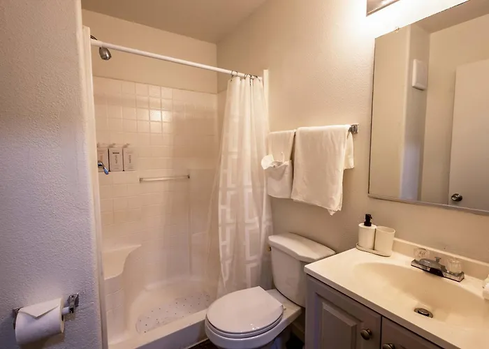 Chic Retreat In Tolleson For 2 Guests * Cashion
