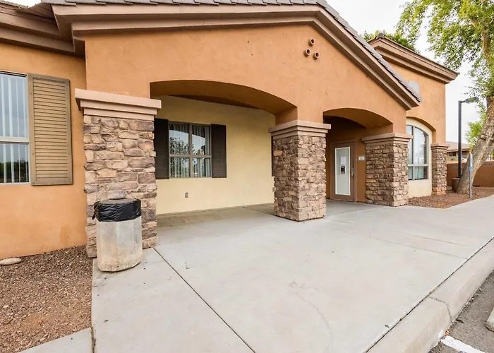 Chic Retreat In Tolleson For 2 Guests Apartment *