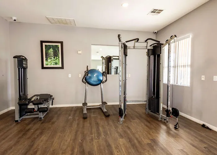 Chic Retreat In Tolleson For 2 Guests